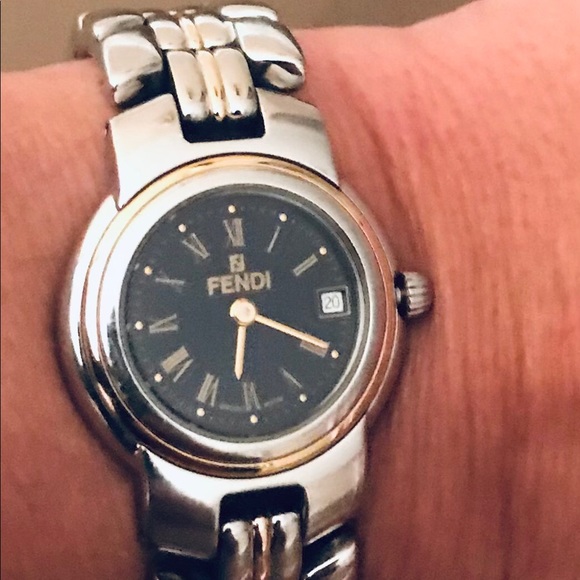 Beautiful Fendi 5ATM with serial number authentic - Picture 10 of 16